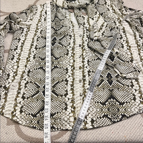 J. Crew Drapey tie-neck top in snakeskin print long sleeve blouse, size 8 - Picture 6 of 11
